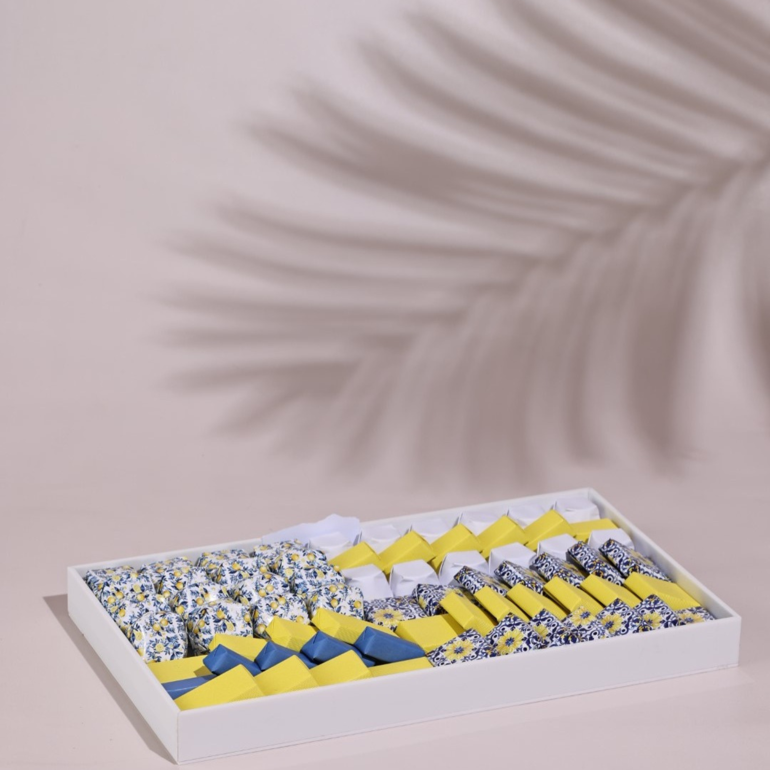 1.26KG White Wooden Tray, Les Rêves d'Été