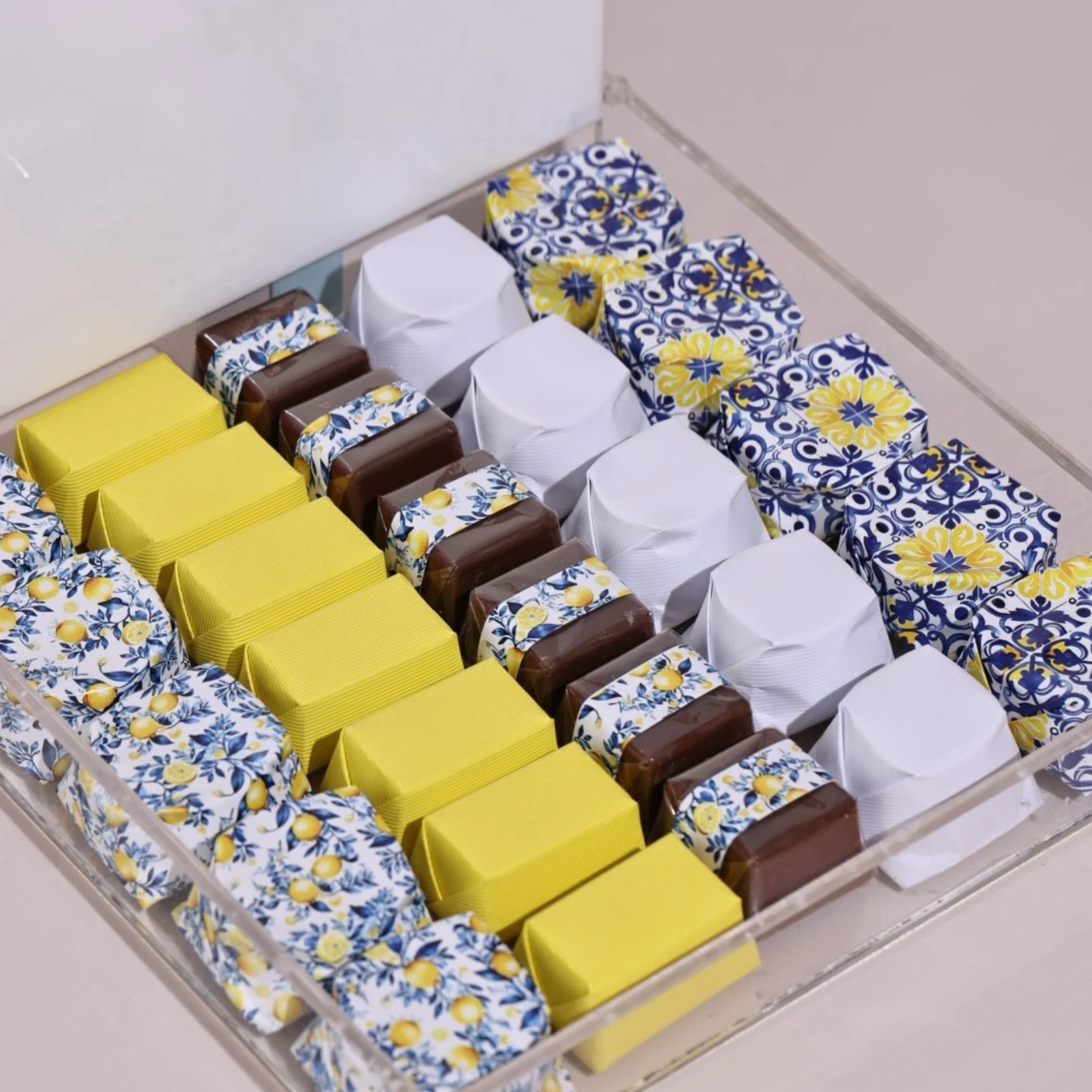 850G Acrylic Chocolate Box, Les Rêves d'Été - Image 2